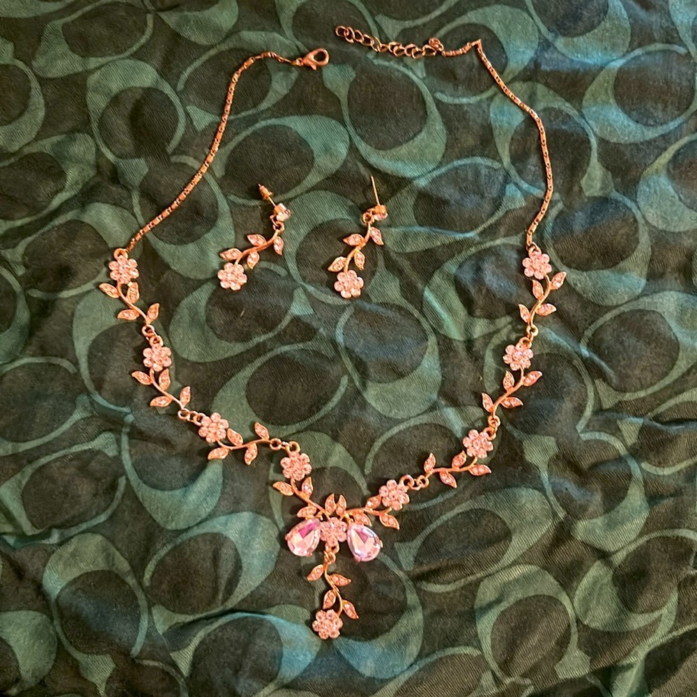 Used Costume jewelry - Picture 3 of 5